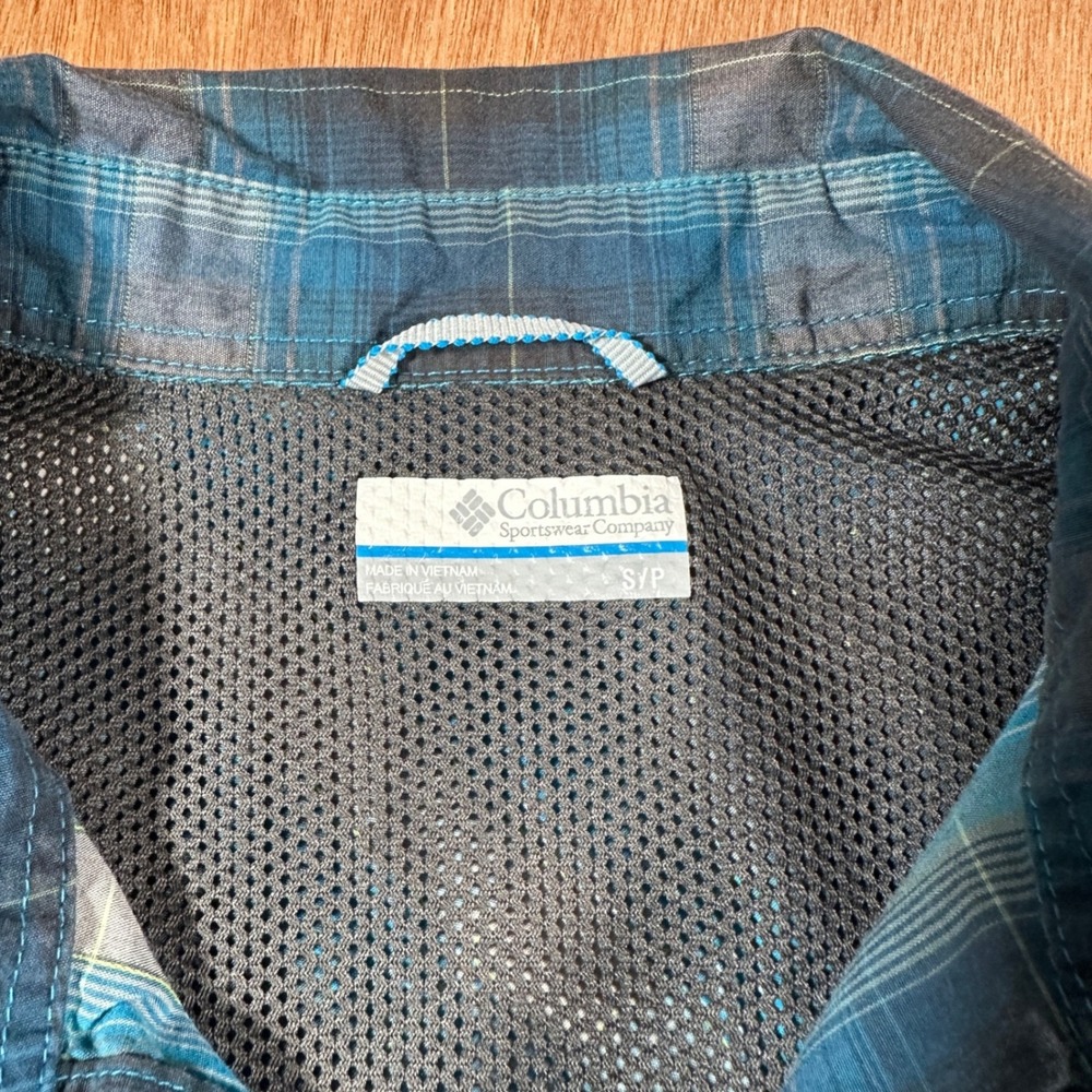 Columbia Plaid Button Down Mens Small Blue Grey Hiking Ventilated AM7050 Shirt - Picture 5 of 8